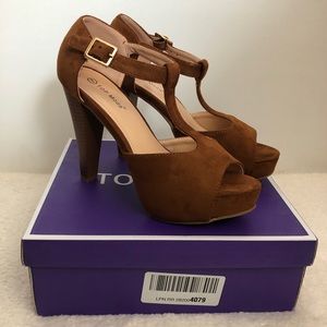 Top Moda Tan Peep Toe Platform. NW.